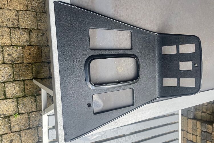 ua_Automaat-plaat-center-console_ua